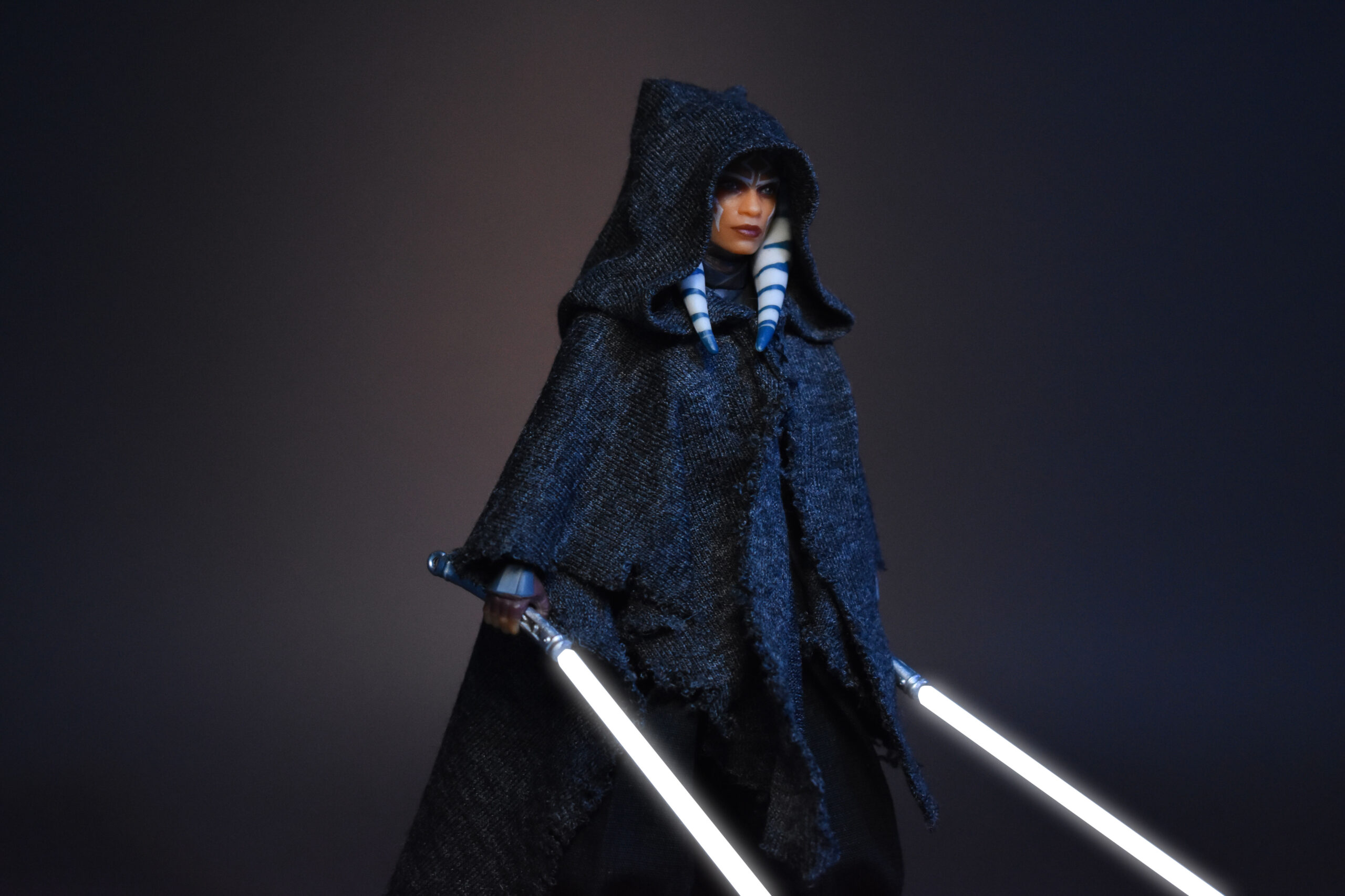 Scottacus Customs, Star Wars Black Series , Rebels, Clone Wars, Ahsoka Tano mandalorian soft goods, wired cape and trousers , 1/12 scale